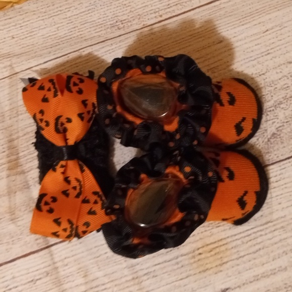 Vitamins Baby Other - Halloween Set of Headwrap and Socks for Baby Girl